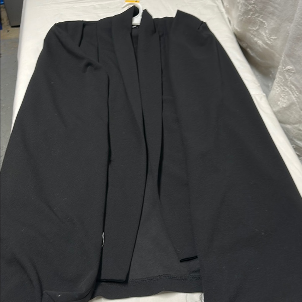 Peek a boo sleeve blazer